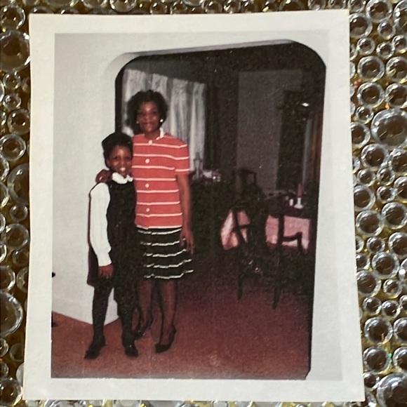 Join @ladydivadi LIVE shopping experience.
JUST ADMIRE: Sharing Rare Selections - Picture 7 of 17